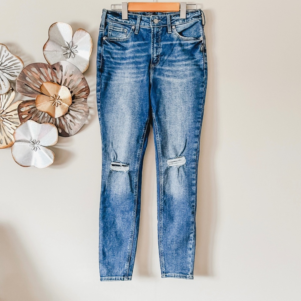 Silver Jeans Infinite Fit High Rise Jeans - Distressed Denim - Size Medium